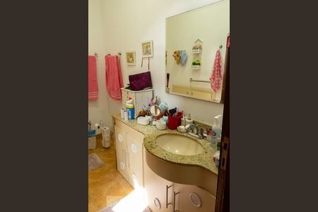 Casa à venda com 441m², 5 quartos e 4 vagasBanheiro da Suíte