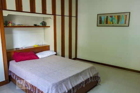 Casa à venda com 441m², 5 quartos e 4 vagasQuarto 1 do segundo andar