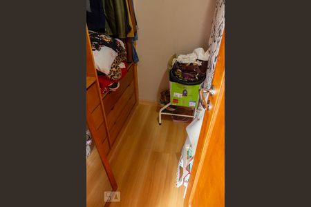 Casa à venda com 441m², 5 quartos e 4 vagasCloset