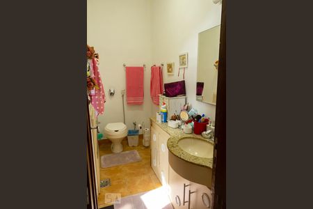 Casa à venda com 441m², 5 quartos e 4 vagasBanheiro da Suíte