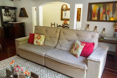 Casa à venda com 441m², 5 quartos e 4 vagassala 2