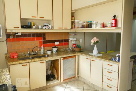 Casa à venda com 441m², 5 quartos e 4 vagasCozinha - Armários