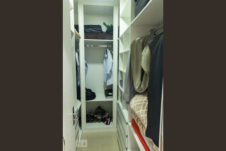 Casa à venda com 441m², 5 quartos e 4 vagascloset