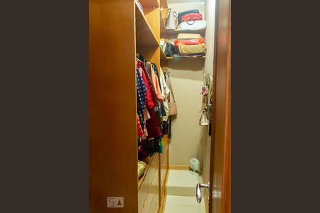 Casa à venda com 441m², 5 quartos e 4 vagasBanheiro da Suíte