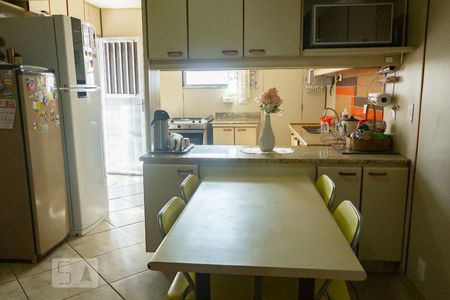 Casa à venda com 441m², 5 quartos e 4 vagasCozinha - Armários