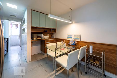 Apartamento para alugar com 160m², 4 quartos e 1 vaga Apartamento para alugar com 160m², 4 quartos e 1 vagaCozinha