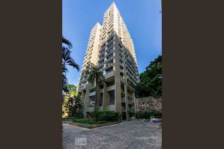 Apartamento para alugar com 160m², 4 quartos e 1 vaga Apartamento para alugar com 160m², 4 quartos e 1 vagaFachada