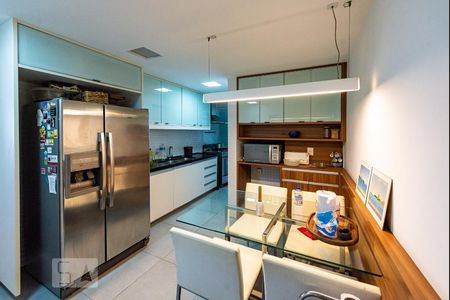 Apartamento para alugar com 160m², 4 quartos e 1 vaga Apartamento para alugar com 160m², 4 quartos e 1 vagaCozinha