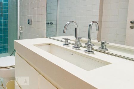 Apartamento para alugar com 160m², 4 quartos e 1 vaga Apartamento para alugar com 160m², 4 quartos e 1 vagaBanheiro