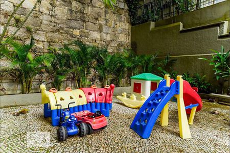 Apartamento para alugar com 160m², 4 quartos e 1 vaga Apartamento para alugar com 160m², 4 quartos e 1 vagaÁrea Comum - Playground