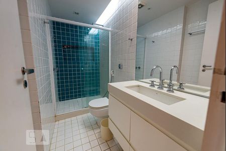 Apartamento para alugar com 160m², 4 quartos e 1 vaga Apartamento para alugar com 160m², 4 quartos e 1 vagaBanheiro Social