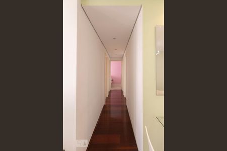 Corredor de apartamento para alugar com 3 quartos, 90m² em Itaim Bibi, São Paulo