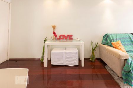 Sala de apartamento para alugar com 3 quartos, 90m² em Itaim Bibi, São Paulo