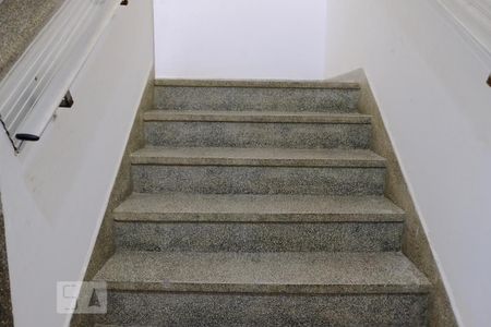 Apartamento à venda com 55m², 2 quartos e 1 vagaEscada para apartamento