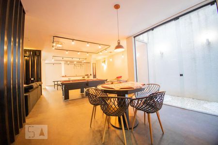 Casa à venda com 520m², 5 quartos e 6 vagassala de jogos