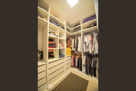 Casa à venda com 520m², 5 quartos e 6 vagascloset