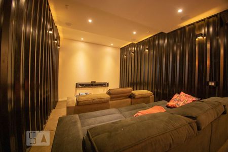 Casa à venda com 520m², 5 quartos e 6 vagassala de cinema