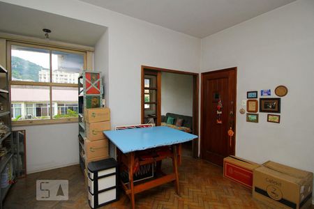 Sala de apartamento para alugar com 2 quartos, 80m² em Botafogo, Rio de Janeiro