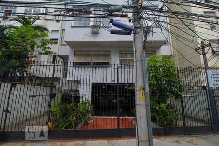 Apartamento para alugar com 80m², 2 quartos e 1 vagaFachada