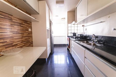 Apartamento à venda com 130m², 4 quartos e 2 vagas Apartamento à venda com 130m², 4 quartos e 2 vagasCozinha