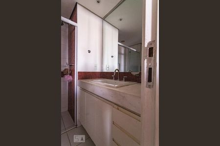 Apartamento à venda com 130m², 4 quartos e 2 vagas Apartamento à venda com 130m², 4 quartos e 2 vagasBanheiro Suíte 1