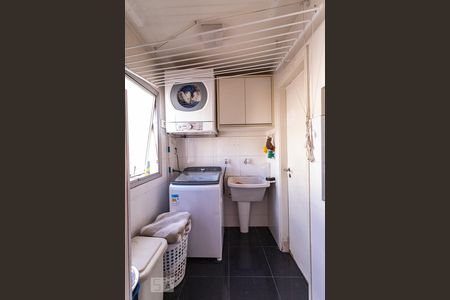 Apartamento à venda com 130m², 4 quartos e 2 vagas Apartamento à venda com 130m², 4 quartos e 2 vagasÁrea de Serviço