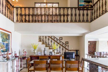 Casa à venda com 950m², 5 quartos e 4 vagas Casa à venda com 950m², 5 quartos e 4 vagasSala de Jantar