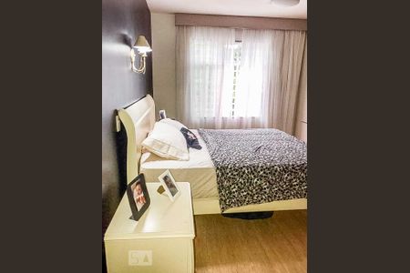 Casa à venda com 950m², 5 quartos e 4 vagas Casa à venda com 950m², 5 quartos e 4 vagasQuarto 5 - Suíte