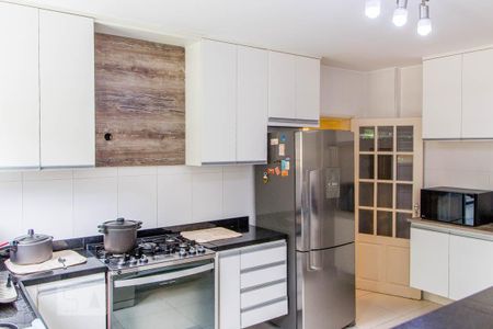 Casa à venda com 950m², 5 quartos e 4 vagas Casa à venda com 950m², 5 quartos e 4 vagasCozinha