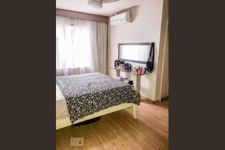 Casa à venda com 950m², 5 quartos e 4 vagas Casa à venda com 950m², 5 quartos e 4 vagasQuarto 5 - Suíte