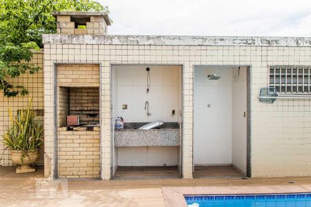 Casa à venda com 950m², 5 quartos e 4 vagas Casa à venda com 950m², 5 quartos e 4 vagasChurrasqueira