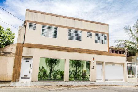 Casa à venda com 950m², 5 quartos e 4 vagas Casa à venda com 950m², 5 quartos e 4 vagasFachada