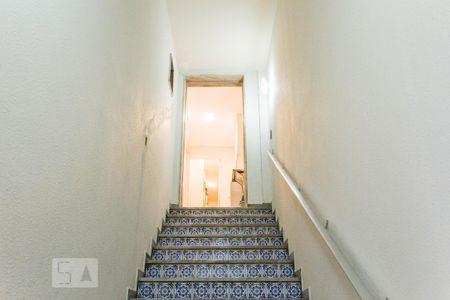 Casa à venda com 950m², 5 quartos e 4 vagas Casa à venda com 950m², 5 quartos e 4 vagasEscada