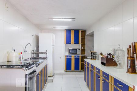 Casa à venda com 950m², 5 quartos e 4 vagas Casa à venda com 950m², 5 quartos e 4 vagasCozinha 2