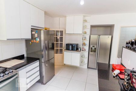 Casa à venda com 950m², 5 quartos e 4 vagas Casa à venda com 950m², 5 quartos e 4 vagasCozinha