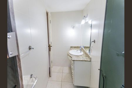 Casa à venda com 950m², 5 quartos e 4 vagas Casa à venda com 950m², 5 quartos e 4 vagasBanheiro da Suíte 3