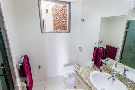 Casa à venda com 950m², 5 quartos e 4 vagas Casa à venda com 950m², 5 quartos e 4 vagasBanheiro da Suíte 2