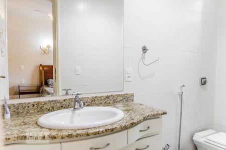 Casa à venda com 950m², 5 quartos e 4 vagas Casa à venda com 950m², 5 quartos e 4 vagasBanheiro da Suíte 3