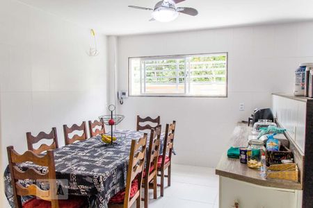 Casa à venda com 950m², 5 quartos e 4 vagas Casa à venda com 950m², 5 quartos e 4 vagasCozinha