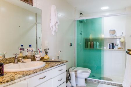 Casa à venda com 950m², 5 quartos e 4 vagas Casa à venda com 950m², 5 quartos e 4 vagasBanheiro do Quarto 1