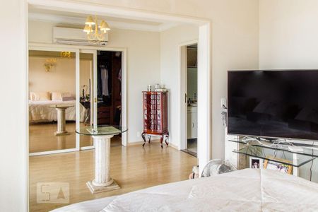 Casa à venda com 950m², 5 quartos e 4 vagas Casa à venda com 950m², 5 quartos e 4 vagasQuarto 1 - Suíte