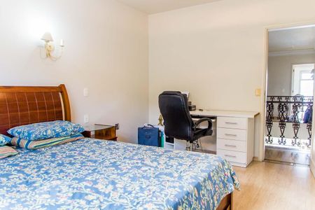 Casa à venda com 950m², 5 quartos e 4 vagas Casa à venda com 950m², 5 quartos e 4 vagasQuarto 3 - Suíte