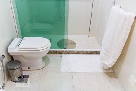 Casa à venda com 950m², 5 quartos e 4 vagas Casa à venda com 950m², 5 quartos e 4 vagasBanheiro do Quarto 1