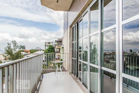 Casa à venda com 950m², 5 quartos e 4 vagas Casa à venda com 950m², 5 quartos e 4 vagasVaranda da Sala