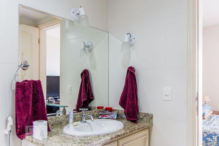 Casa à venda com 950m², 5 quartos e 4 vagas Casa à venda com 950m², 5 quartos e 4 vagasBanheiro da Suíte 2