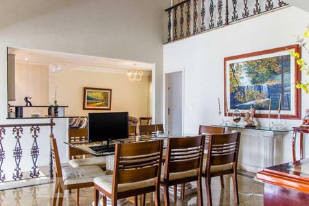 Casa à venda com 950m², 5 quartos e 4 vagas Casa à venda com 950m², 5 quartos e 4 vagasSala de Jantar