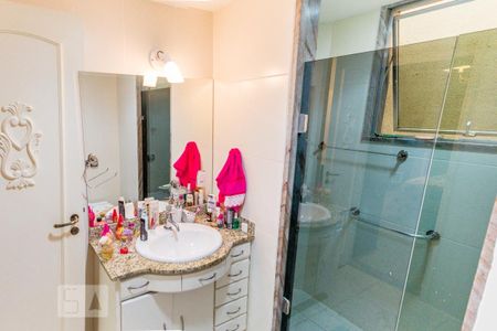 Casa à venda com 950m², 5 quartos e 4 vagas Casa à venda com 950m², 5 quartos e 4 vagasBanheiro da Suíte 4