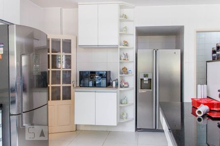 Casa à venda com 950m², 5 quartos e 4 vagas Casa à venda com 950m², 5 quartos e 4 vagasCozinha