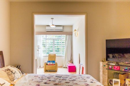 Casa à venda com 950m², 5 quartos e 4 vagas Casa à venda com 950m², 5 quartos e 4 vagasQuarto 4 - Suíte