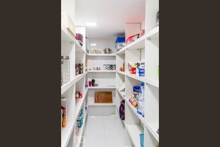Casa à venda com 950m², 5 quartos e 4 vagas Casa à venda com 950m², 5 quartos e 4 vagasDespensa